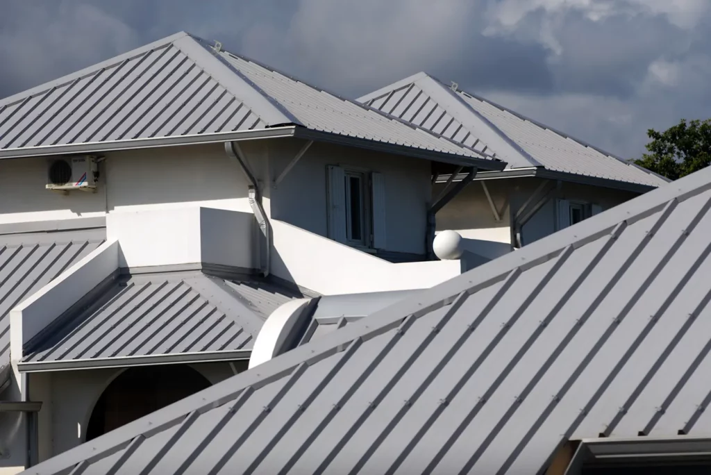Benefits and Drawbacks of Metal Roofs for Florida Homes